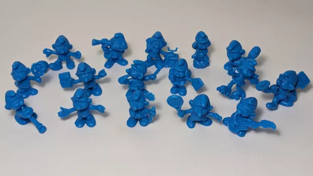 Collection des 16 Petites Figurines Schtroumpf Bleus - Peyo 1983 pour Omo