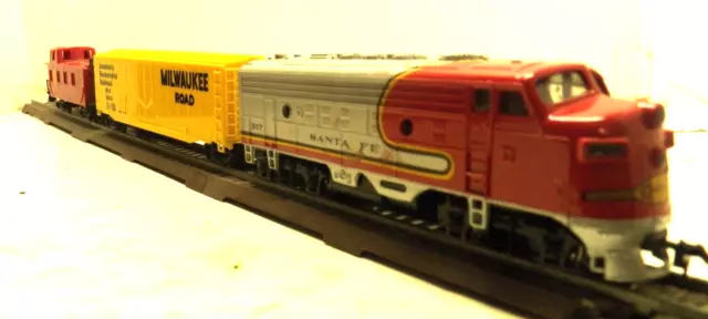 Bachmann Ho Scale Santa Fe 307 F7 Diesel Locomotive With Caboose And Box Car