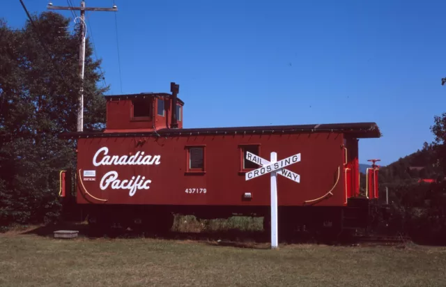 CP RAIL CANADIAN Pacific wooden caboose 437179 - script paint -- 2001 ...