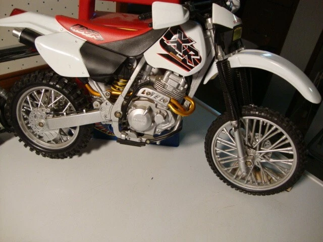 NEW RAY HONDA XR 400R SWAT Dirt Bike Police Motorcycle 1:6
