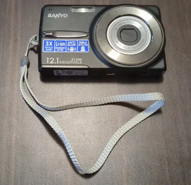 Sanyo X1200|12.1MP Digital Camera|3x Zoom|Untested|No Battery