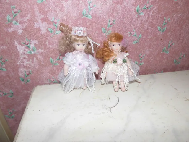 2 x Nostalgie Porzellan-Puppe-Modeladen-Kaufladen-Puppenhaus-Puppenstube