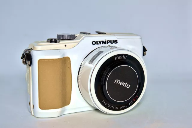 OLYMPUS e-PL 2 with 14-42mm lens M/3 white perfect working order+