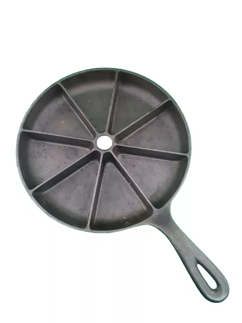 Vintage Cast Iron 8 Wedge Corn Bread Skillet #8 ..9" Round