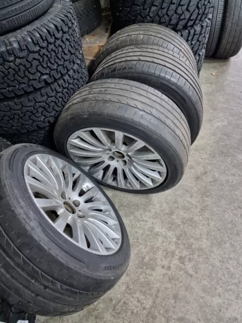4 pneumatici completi di CERCHI in Lega per auto  BMW serie 7 D  3000cc  Usati