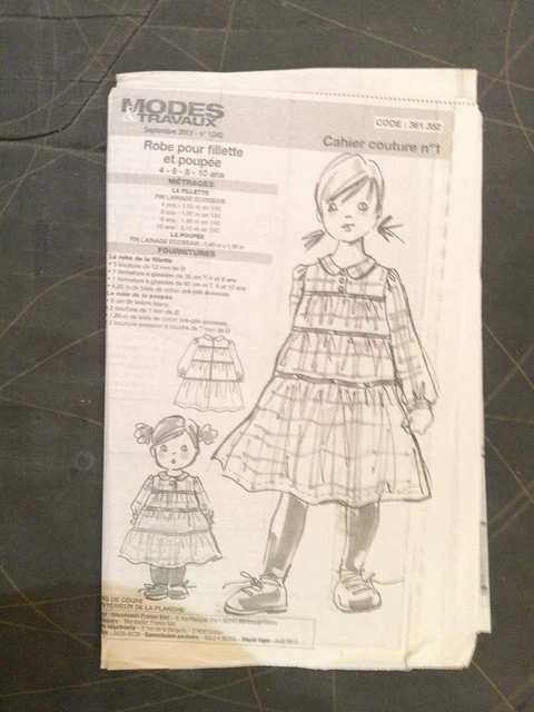 Patron De Couture MODES ET TRAVAUX - Vêtements Pour Poupée - Septembre 2012 - Complet Non Découpé
