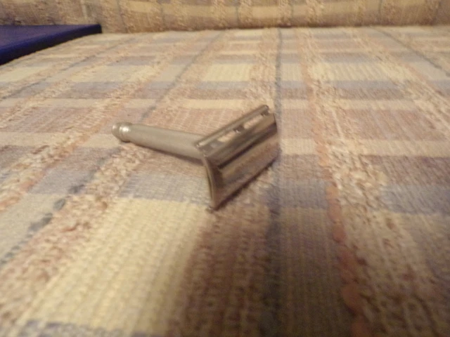 Vintage Gillette Tech Safety Razor M 1 1967 Vintage Gillette Tech Safety Razor M 1 1967