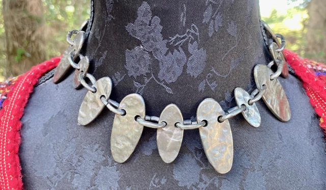 Collier Mi-long Signé 'Biche De Bere' En étain Argenté - N°17 - Longueur 40cm - Occasion Bon état