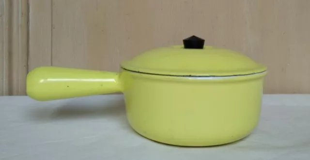 Le Creuset - Casserole couvercle fonte émaillée jaune - vintage