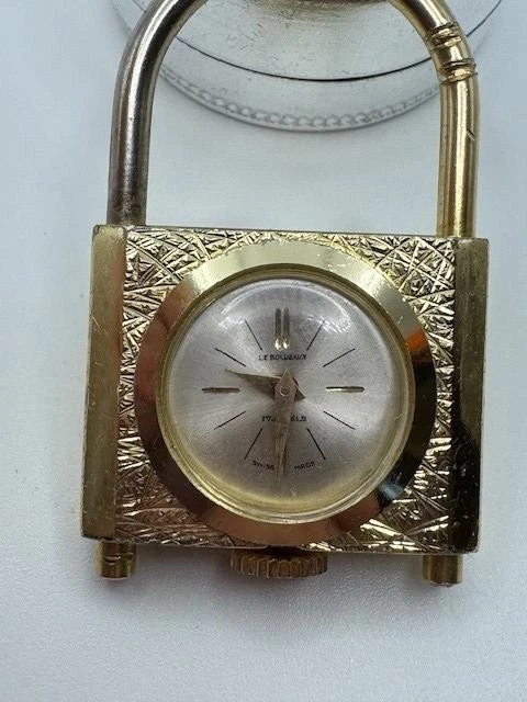 Montre Veda Femme Mécanique Manuelle Vintage - Cadran Bordeaux - Occasion