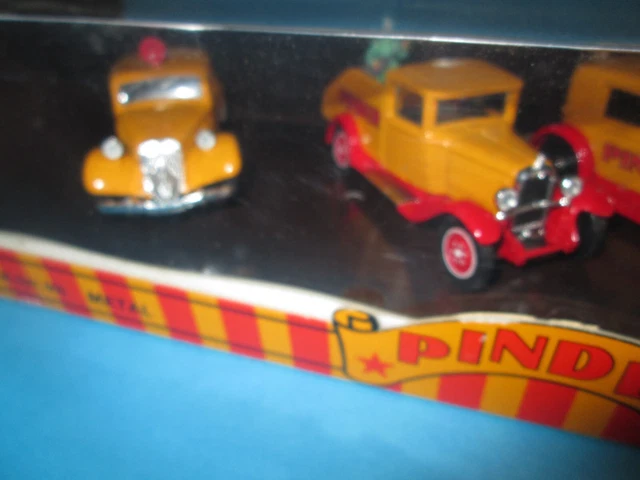 Coffret Majorette Cirque Pinder : Ford Camping Car Et Mercedes GE, 1/36 Et 1/60