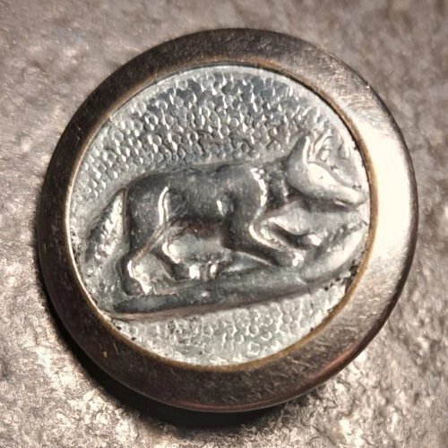 ANCIEN BOUTON CHASSE  (LOUP)   /      -  OLD  BUTTON  25mm