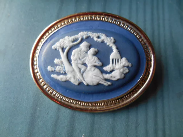A WEDGWOOD COBALT BLUE JASPER BROOCH WITH GILT MOUNT, PERFECT, c.1970