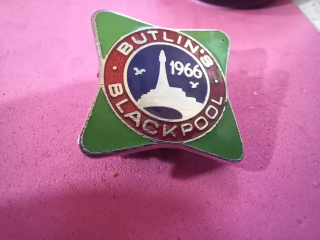 (a436)  Vintage BUTLINS BLACKPOOL 1966 Enamel Badge