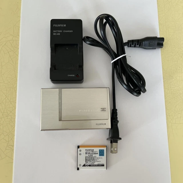 FUJIFILM FINEPIX Z200FD with charger case manual etc