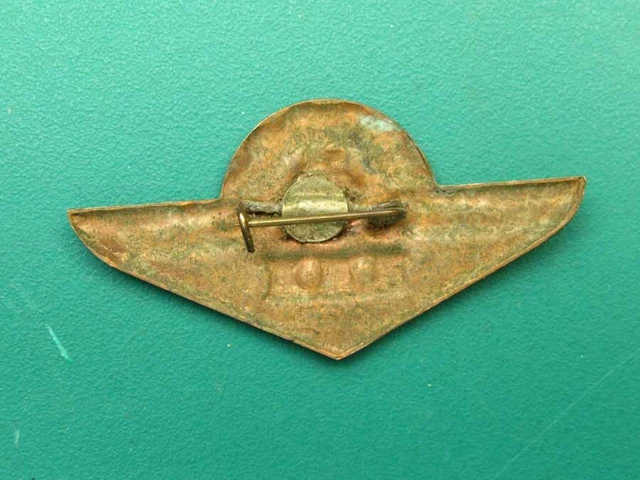 USSR Collective Farming 3rd Class Tractor Driver-Machinist  Vintage Pin Badge 3