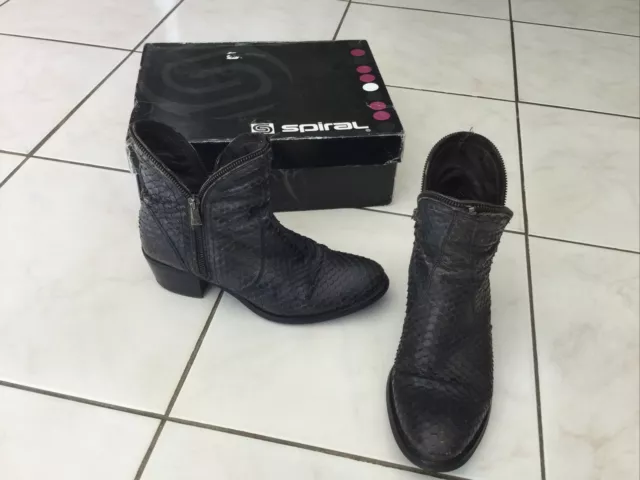 Boots bottines SPIRAL pointure 39 Croco bleu/noir/gris 149€