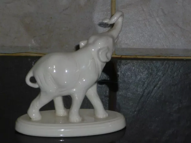 Ancienne Figurine Elephant Porcelaine Blanche Statuette Animaliere Granit  13 Cm 3