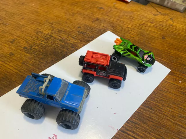 Lot of off road 4x4 diecast Matchbox Dune Dog Hot Wheels Sandivore Road Champs