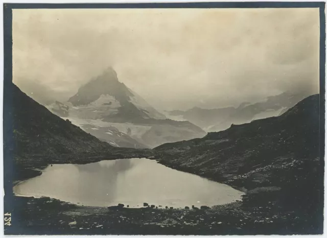 Lac du Riffel (Valais). Mont Cervin. Suisse. Switzerland. Circa 1900.
