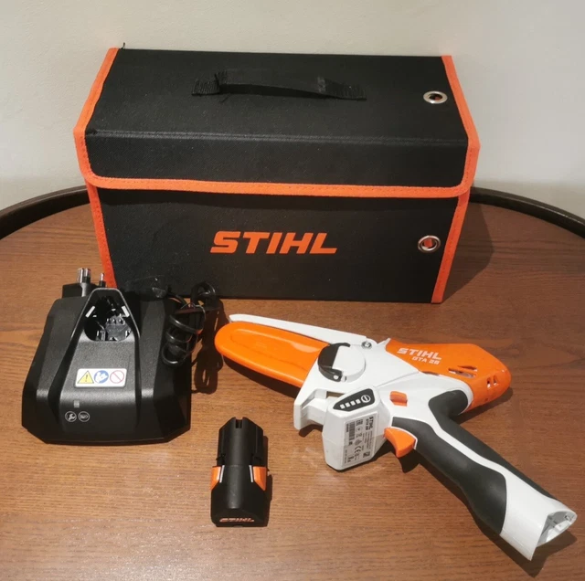 STIHL GTA26 CORDLESS Mini Chainsaw Pruner Set With Battery, Charger
