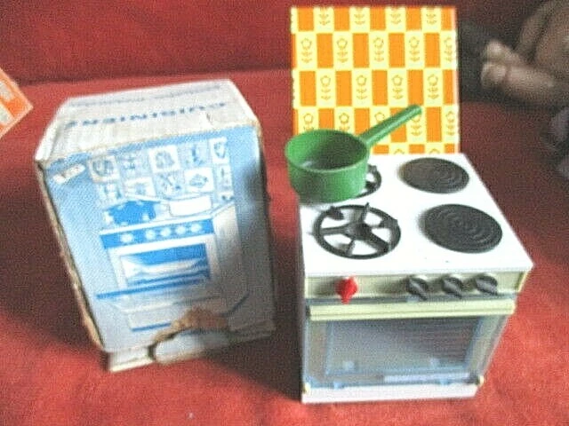 Lot De 2 Cuisines Anciennes En Tôle - Jouets Miniatures Vintage, Comme Maman