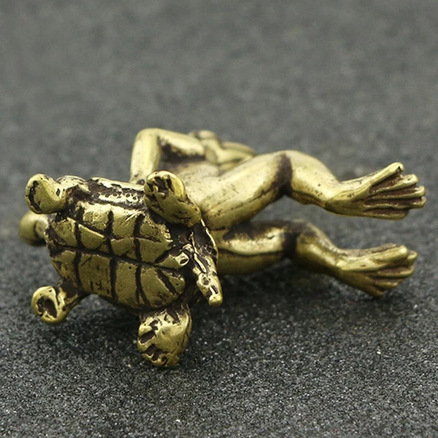 Réveil Vintage Suisse En Métal Doré - Ornement Tortue, Mécanique 8 Jours, Années 1960