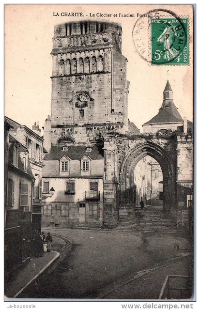 58 LA CHARITE - le clocher et l'ancien portail