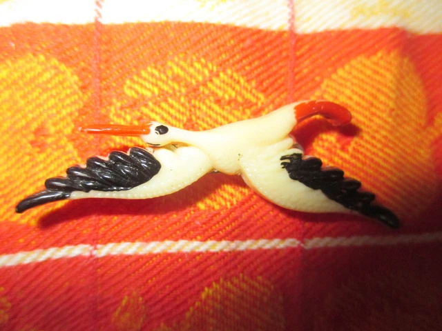 Broche Ancienne Rare En Bakélite Motif Cigogne - Bijou Vintage Années 50/60 - Teintes Beige, Rouge Et Noir