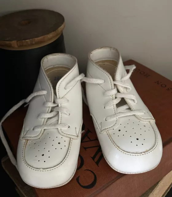Vintage white Buster Brown Baby Leather crib Shoes Soft Sole doll or child sz 2?