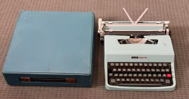 Working Vintage Olivetti Lettera 32 Typewriter 1960s with Original Case