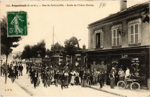 CPA Argenteuil Rue de Sartrouville FRANCE (1307995)