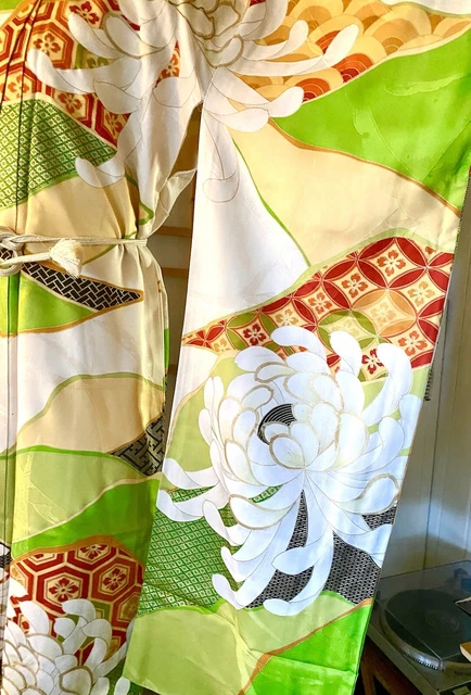 JAPANESE SILK FURISODE KIMONO / EMBROIDERY /Chrysanthemum￼￼ DESIGN.  JAPAN. USED 2