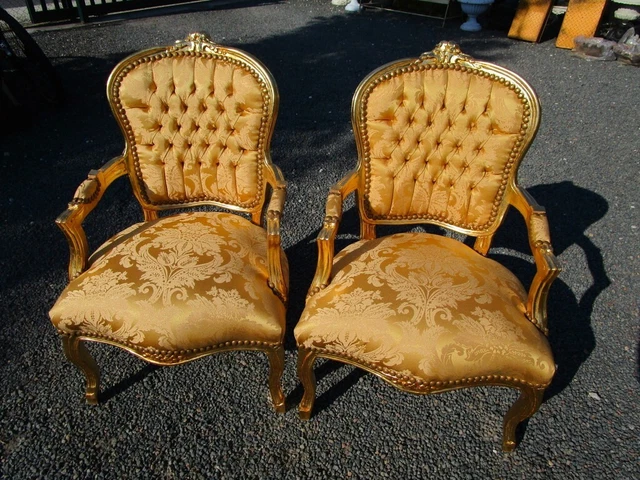 Paire De Fauteuils Louis XV Rose Et Doré, Bois De Hêtre, Style Baroque, Neufs, époque XXIe, Royal Arr Meubles