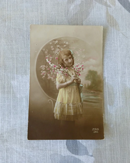 Carte Postale Ancienne - Fantaisie / Petite Fille - Paris (75) - Années 1900