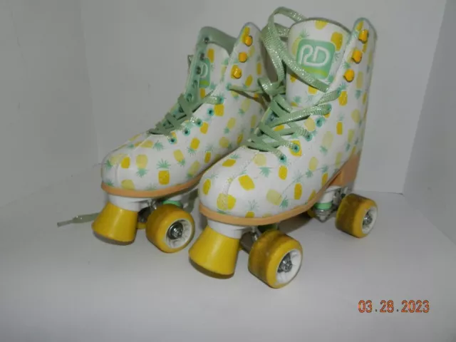 Candi Girl Lucy  Adjustable Girls Roller Skates Size 3-6 White with Pineapples