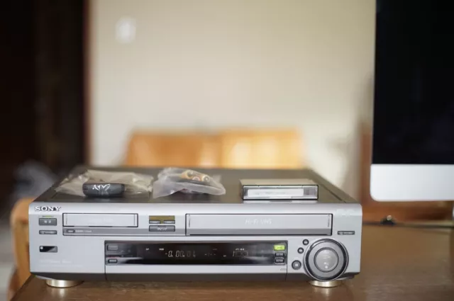 Sony WV-H5 Hi8 8mm VHS VCR Video Deck Player Video Cassette silver JAPAN  JUNK