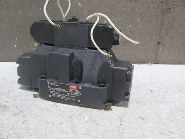 Vickers DG5V 8H 8C VM FW B 10 Directional Control Valve, Pilot Actuation 4-Way