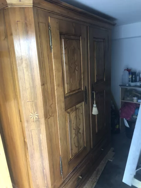 Alter massiver Schrank, Biedermeier ?