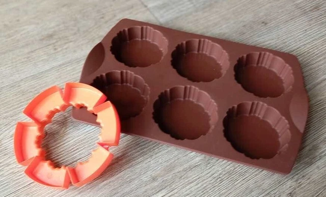 Moule à Tarte Tupperware Silicone Rouge – Diamètre 28,5 Cm – Avec Livret Recettes