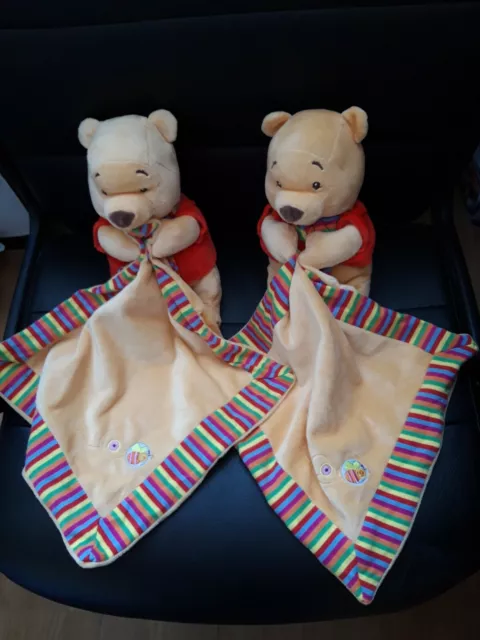 Lot Doudou peluche grelot Winnie mouchoir brodé abeille Disney Nicotoy 24 cm