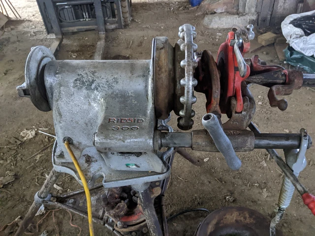 RIDGID 300 ELECTRIC Pipe Threading Machine with Tripod Stand