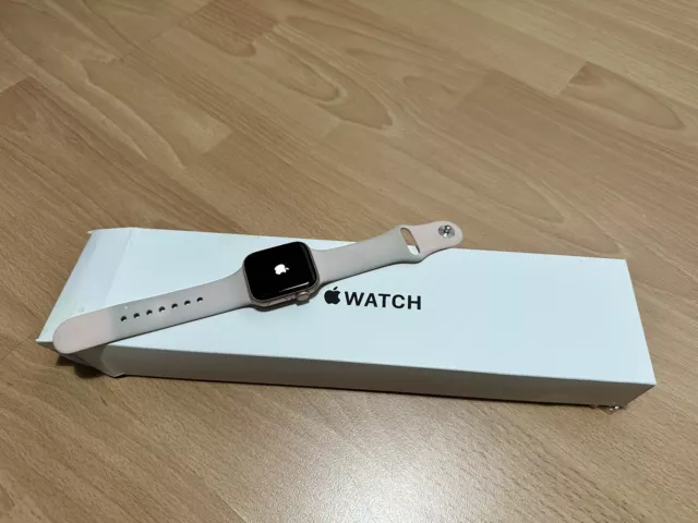 Apple watch se gps 40mm gold 2025 alu case with pink sand s band