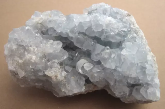 Coelestin blau NATUR Kristallstufe Edelstein Mineralien Druse aus Madagaskar