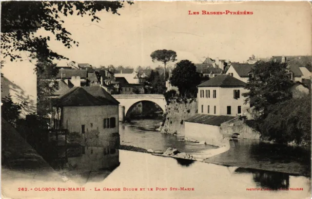 CPA OLORON Ste-MARIE La Grande Digue et le Pont Ste-Mari (412109)