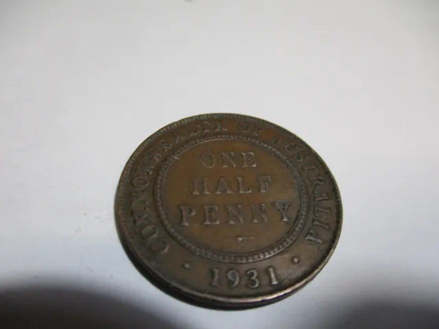 1931 KGV AUSTRALIA  Half   PENNY -  LOW MINTAGE COIN