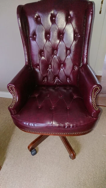 Chesterfield Style Captain’s Office Desk Chair Swivel Traditional PU Leather