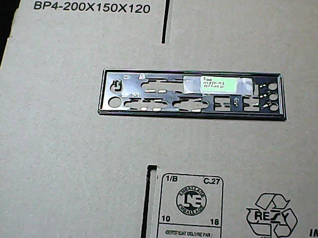 Panneau shield i/o ASUS K8AE-LM REV 1.02 plaque arriere