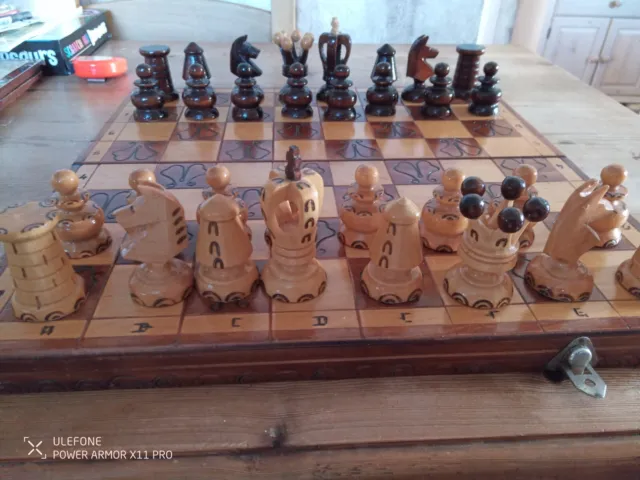 Carved Wooden Felt Bottomed  Chess Set With Board/Case 16"x16"  King Is 3" Tall