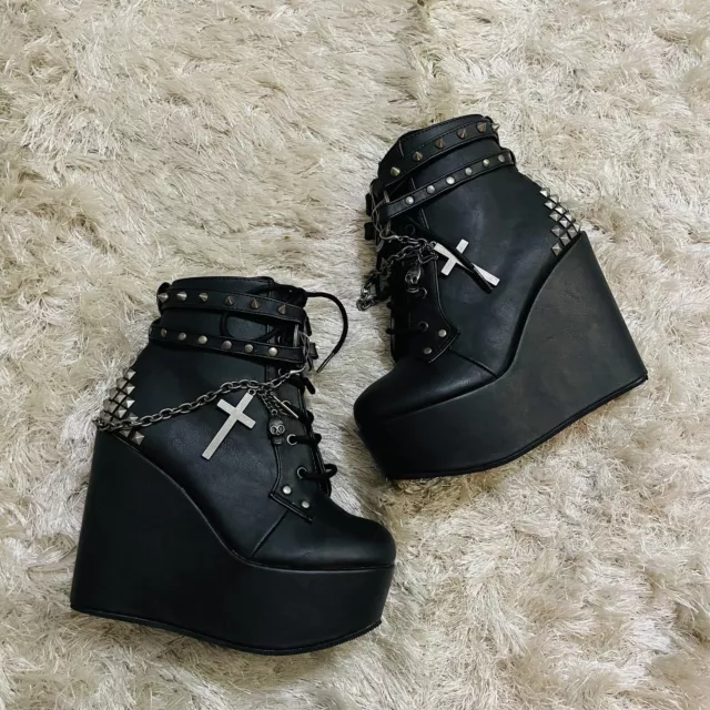 Demonia poison 11 boots shop